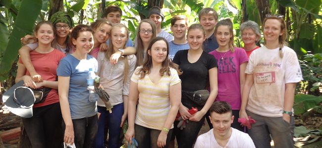 Group photo of students on a schools expedition