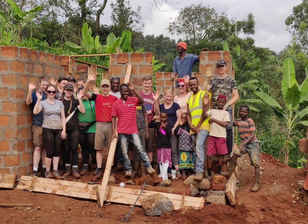 Group photo of students on a schools expedition